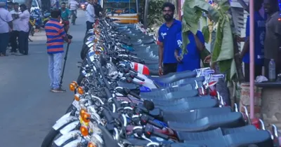 காரைக்காலில் ஆயுதபூஜை கொண்டாட்டம்   அணிவகுத்த rx 100 வாகனங்கள் 