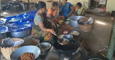 தீபாவளி பண்டிகை  செட்டிநாடு பலகாரங்கள் தயாரிக்கும் பணி மும்முரம் 